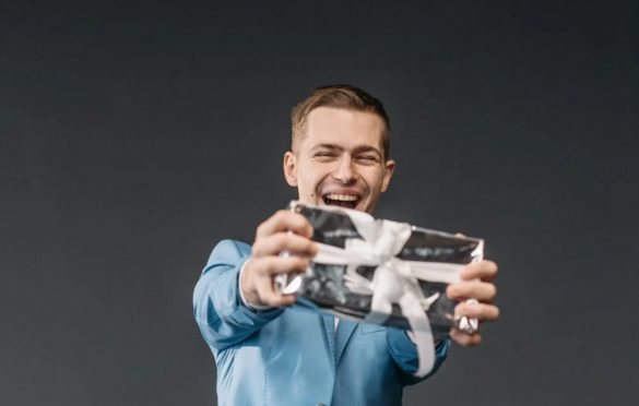 Holiday Gifts Ideas for Employees to Boost Morale