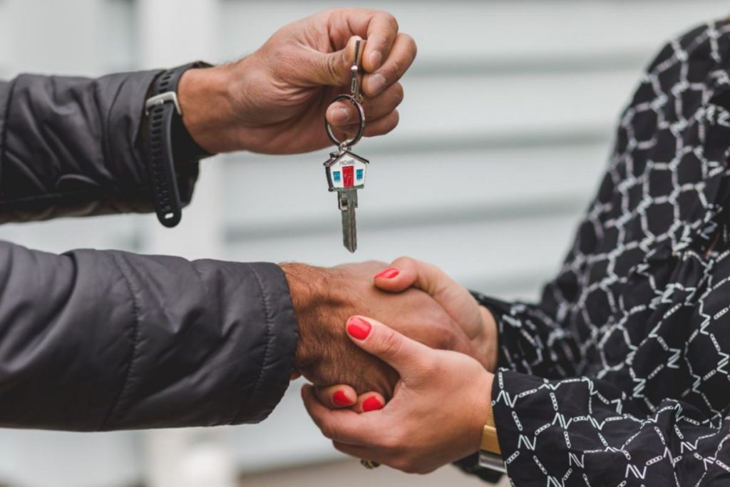 https://www.technologyies.com/how-to-become-a-real-estate-agent/